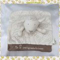 Doudou Mouton Plat Blanc Marron Taupe Spirales pour t'apprendre la douceur Obaibi