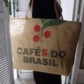 sac de plage,grand tote bag, ou sac à provisions - toile de sac à café do Brasil recyclé, intérieur imperméable - modèle unique 