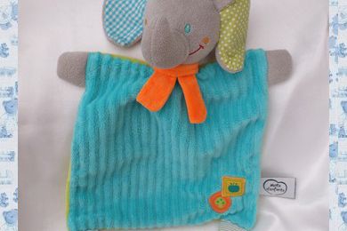 Doudou Peluche Plat Eléphant Bleu Echarpe Orange Mots D'Enfants 