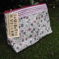 Trousse (avec fond) fleurie et vichy