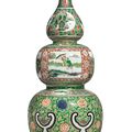 A large and rare famille-verte triple-gourd vase, Qing dynasty, Kangxi period (1662-1722)