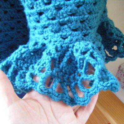 un gilet granny shrug