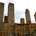 Perchée sur une colline où elle domine la vallée de l'Elsa : San Gimignano 