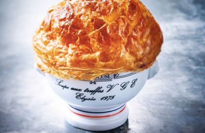 ...Soupe feuilletée aux champignons (façon VGE de Paul Bocuse) de Cyril Lignac dans Tous en cuisine... 