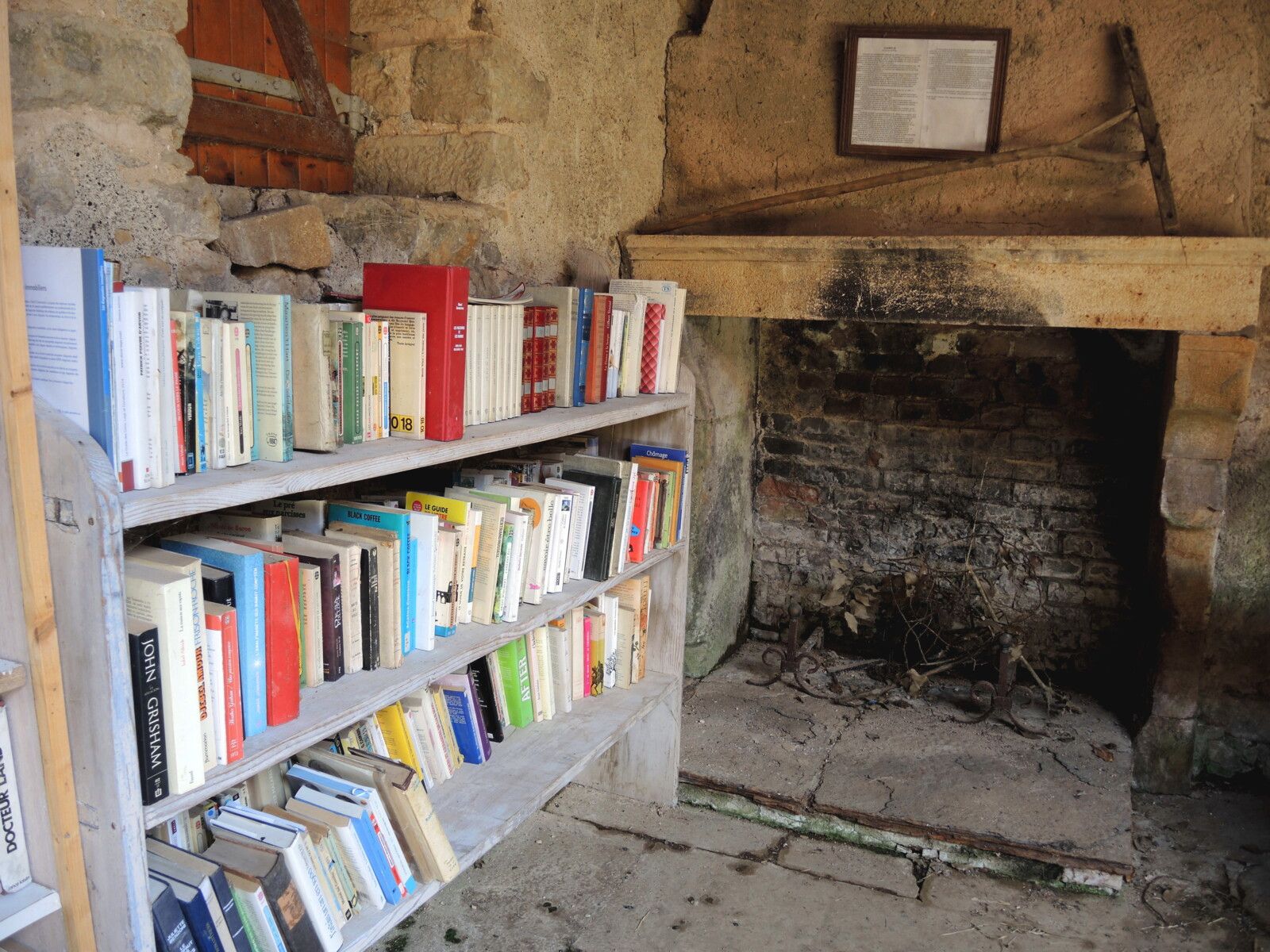 Champlin, lavoir bibliothèque Priez, intérieur, cheminée (58)