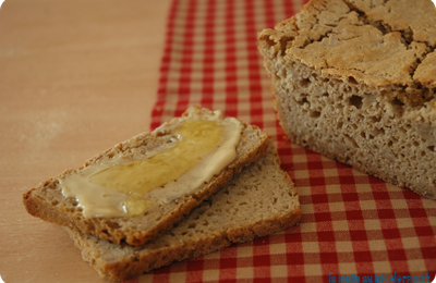 Pain aux graines de tournesol et au levain de sarrasin, sans blé, sans lait 