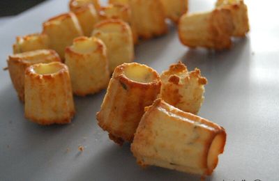 Mini-cannelés au thym et au pecorino, sans gluten