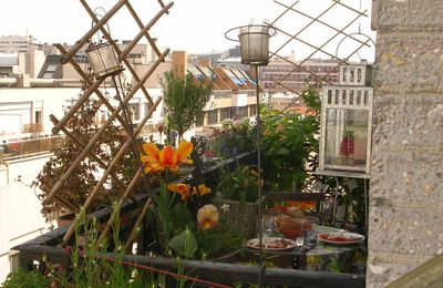 Déjeuner printanier sur la terrasse 