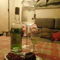 une petite absinthe avec un bon morceau de saucisse aveyronnaise