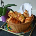 Matin douceur : petit panier de viennoiseries 