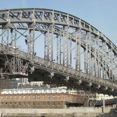 Les Bâtisseurs de pont poursuivent les travaux