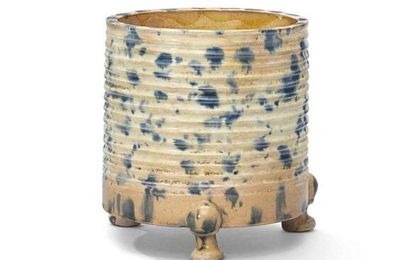 A blue-splashed sancai-glazed cylindrical tripod censer, Tang dynasty (618-907)
