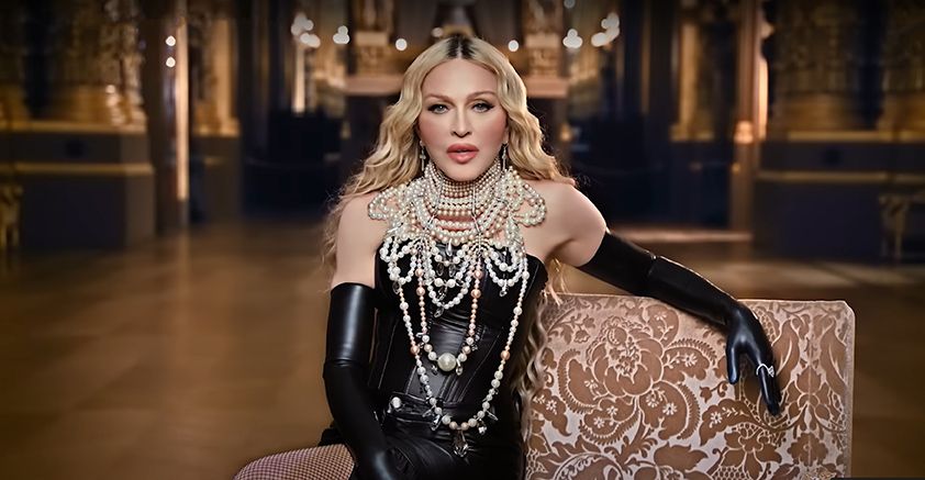 madonna wearing on aura tout vu necklace 