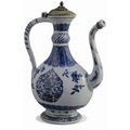 Aiguière en porcelaine. Chine, époque Kangxi (1662-1722). 