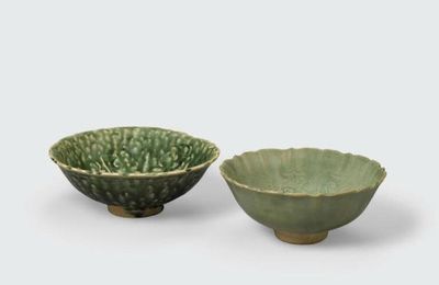 Two green glazed bowls with unglazed stacking rings, Trần-Lê dynasty, 14th-15th century