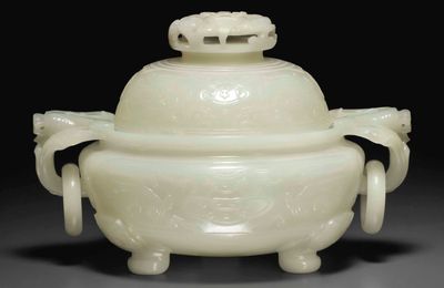 A fine white jade tripod censer and cover, Qianlong-Jiaqing period (1736-1820)