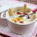 Oeufs cocotte à la crème d'asperges et chips de jambon