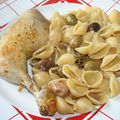 Cuisse de poulet aux anchois, olives et coquillages
