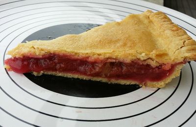 Cherry rhubarb pie - Tarte aux cerises et à la rhubarbe à l'américaine