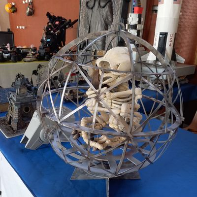 Un bien étrange trophée.