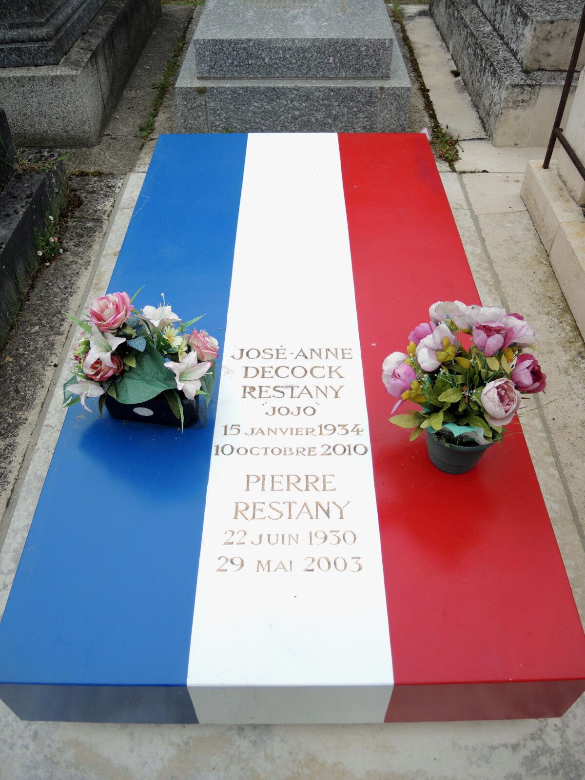Paris, cimetière Montparnassse, tombe de Pierre Restany et Jos de Cock (75)