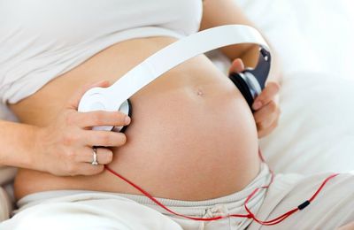 Les bébés reconnaissent la voix de leur maman à la naissance ?