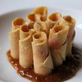 Rouleaux de foie gras au pain d'épices et saumon fumé