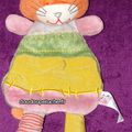 Doudou plat chat Latitude  orange vert rose, www.doudoupeluche.fr