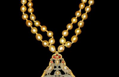 Carved Jade Navratna Pendant Necklace strung with South Sea Pearl (1600 - 1700)