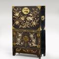 Cabinet à deux coffres superposés en bois laqué et incrustations de nacre, Chine, dynastie Ming, XVIème-XVIIème siècle