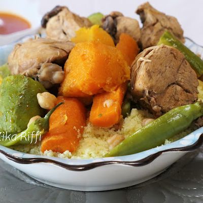 COUSCOUS ALGERIEN- POULET FERMIER AU BUTTERNUT-CAROTTE- COURGETTE- SAUCE PIQUANTE