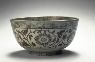 Bowl with flower scrolls, Ming dynasty (1368-1644), Reign of the Hongwu emperor (1368-1398)