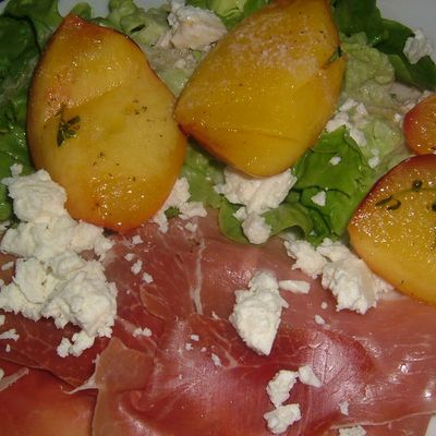 Petite salade sympa parme pêche 