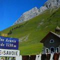 Montée cycliste pour un belvédère sur le Mont-Blanc : LE COL DES ARAVIS,par la Croix-Fry.. (CHAÎNE DES ARAVIS/HAUTE-SAVOIE)