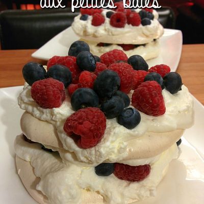 Pavlova aux petits fruits