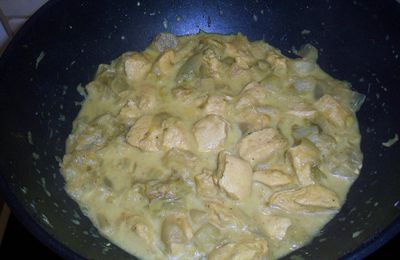 Pôelée de blancs de volaille au curry et aux endives