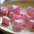 Guimauve à la rose & noix de coco ... parce que j'adore les bonbecs + opération je liquide les blancs d'oeufs !