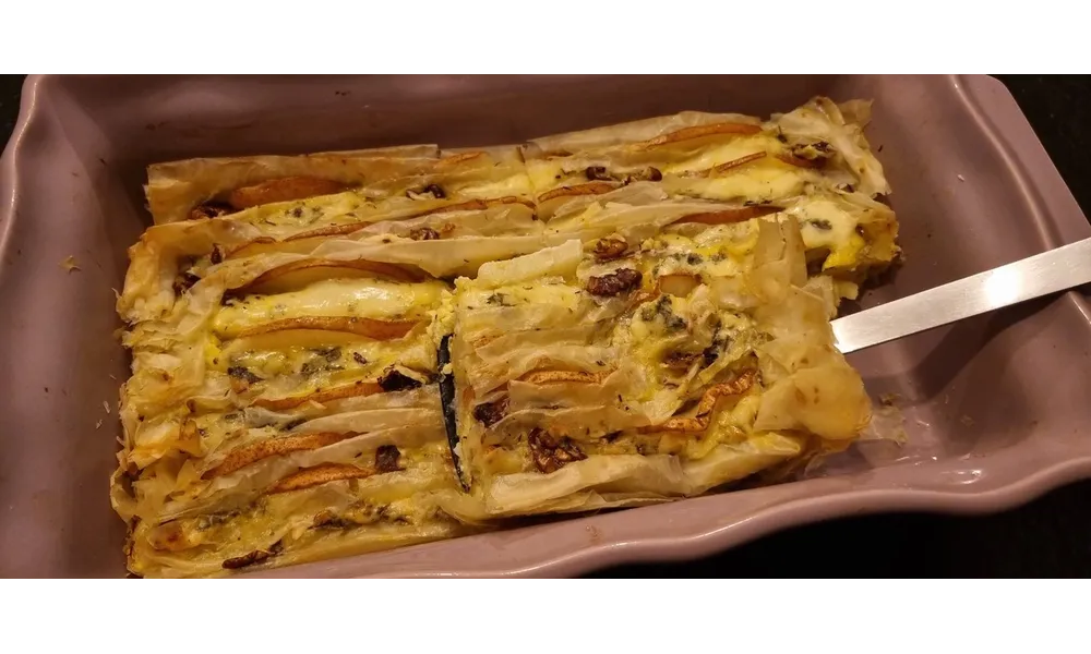 Crinkle cake poire, bleu d’Auvergne et noix