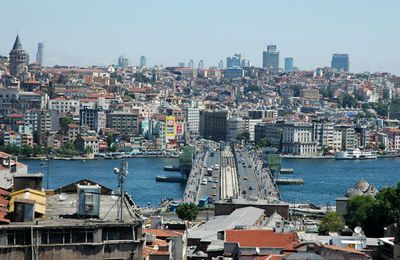 SUR LES TOITS D'UN CARAVANSERAIL A ISTANBUL