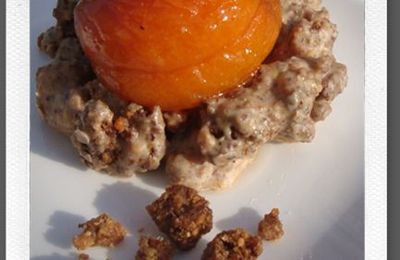 Abricots rôtis au romarin sur un crumble au chocolat blanc