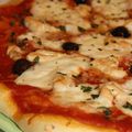 Pizza tomate, mozzarella et poulet: un petit goût d'Italie!