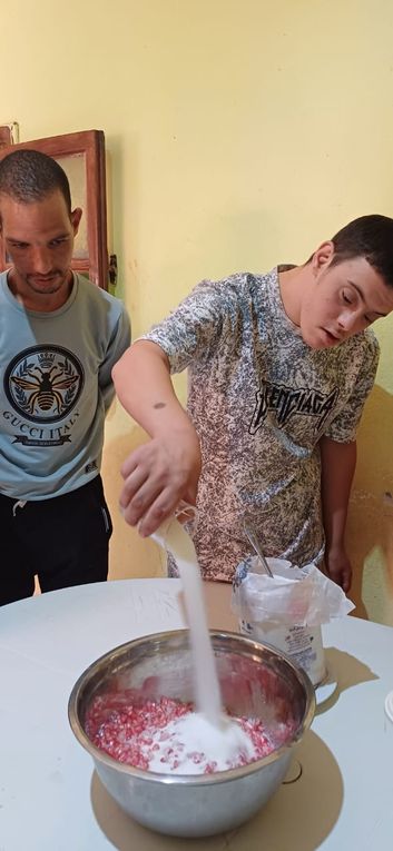 La réalisation d'une confiture de grenades et sa dégustation