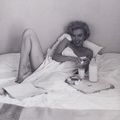 1953 Bel Air Hotel Session Bed - Marilyn par André De Dienes