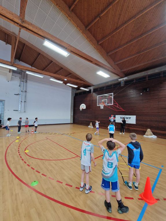 Les basketteurs font du ski