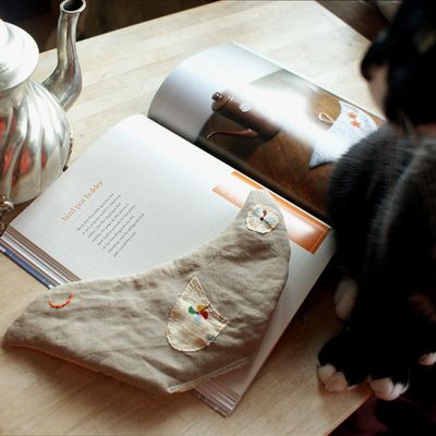 La théière, le chat et l'oiseau. 