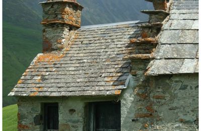 Grange dans les estives au dessus de Luz Saint Sauveur Hautes Pyrénées 