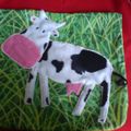 UN tablier rouge avec une vache POUR Thomas #1