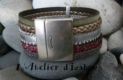 Couleurs actuelles pour ce bracelet manchette multitextures de cuir et multirangs kaki, bordeaux, argenté, métallisé ! 