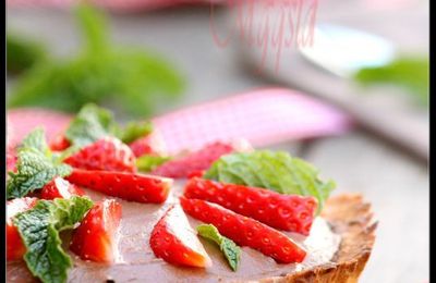 Tarte à la mousse au chocolat et aux fraises.