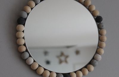 Comment décorer un miroir avec des perles en bois ?